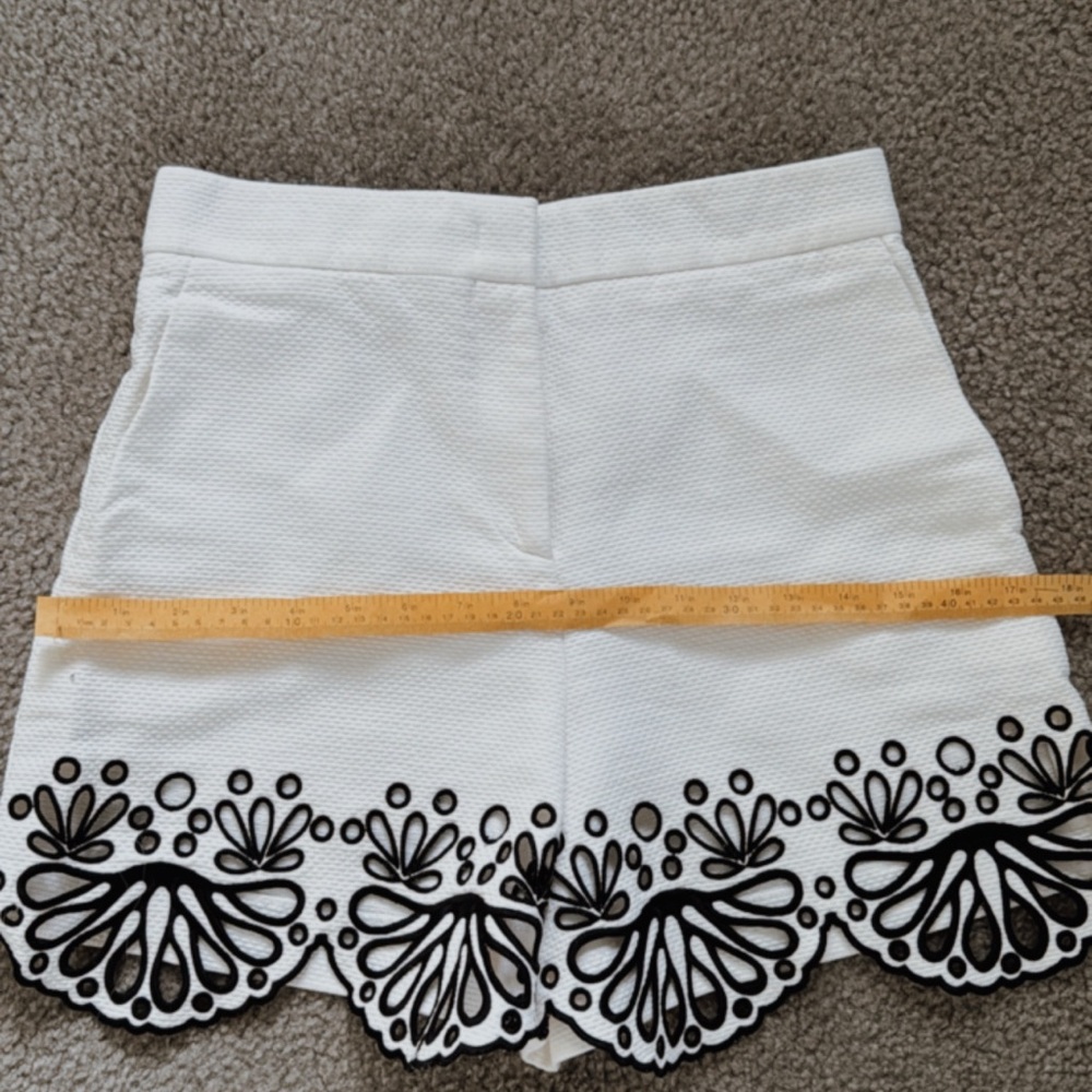 Emilio Pucci Shorts In White/Black - Picture 12 of 13